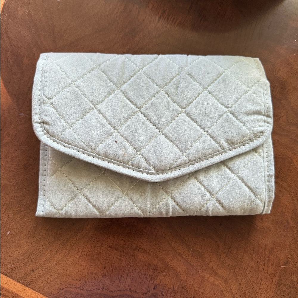 PALE GREEN TRAVEL JEWELRY CLUTCH